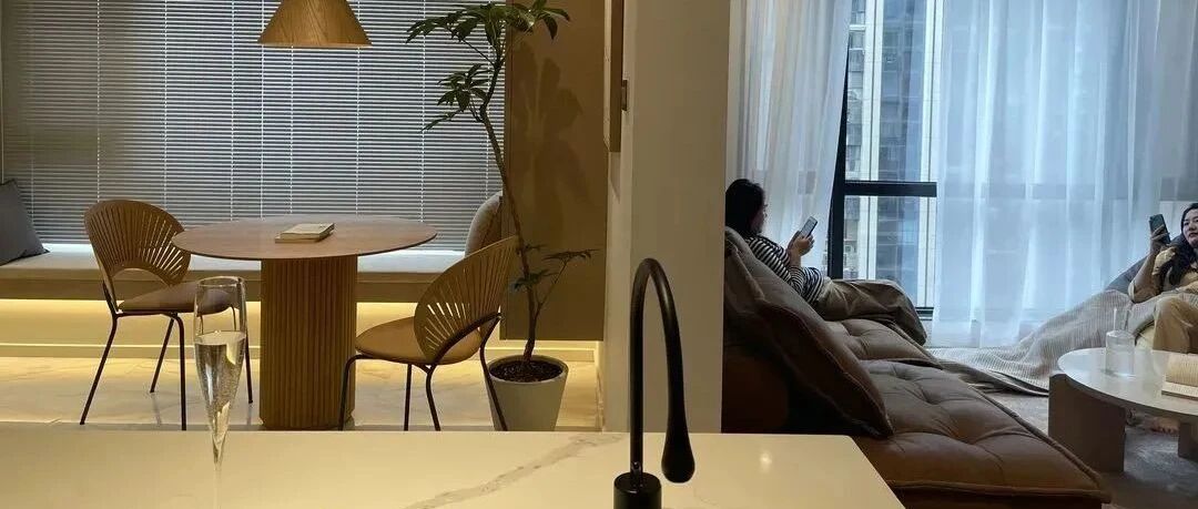 82㎡高颜值的家，衣帽间、岛台、开放式厨房...一应俱全，还有超棒桑拿房！