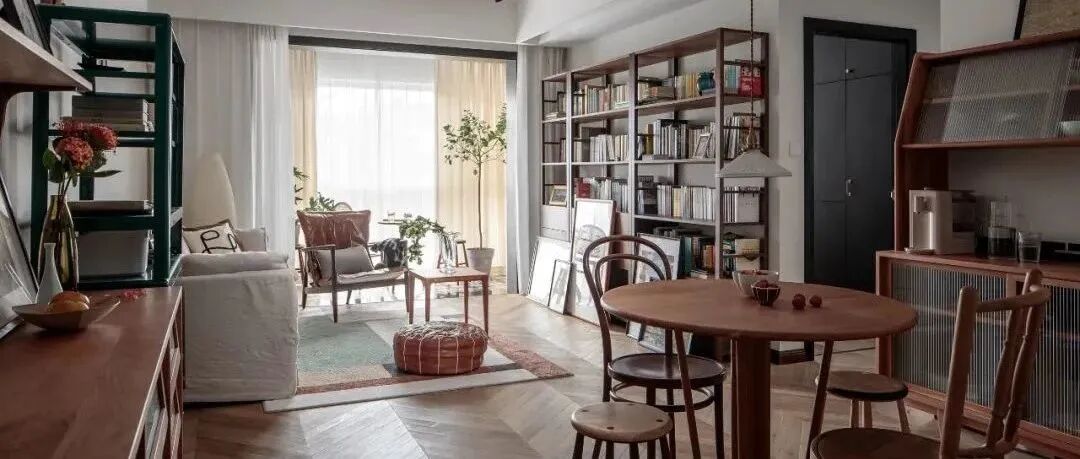 91㎡折衷主义，复古撞 色、樱桃木、书籍...她把喜欢的都装进家！