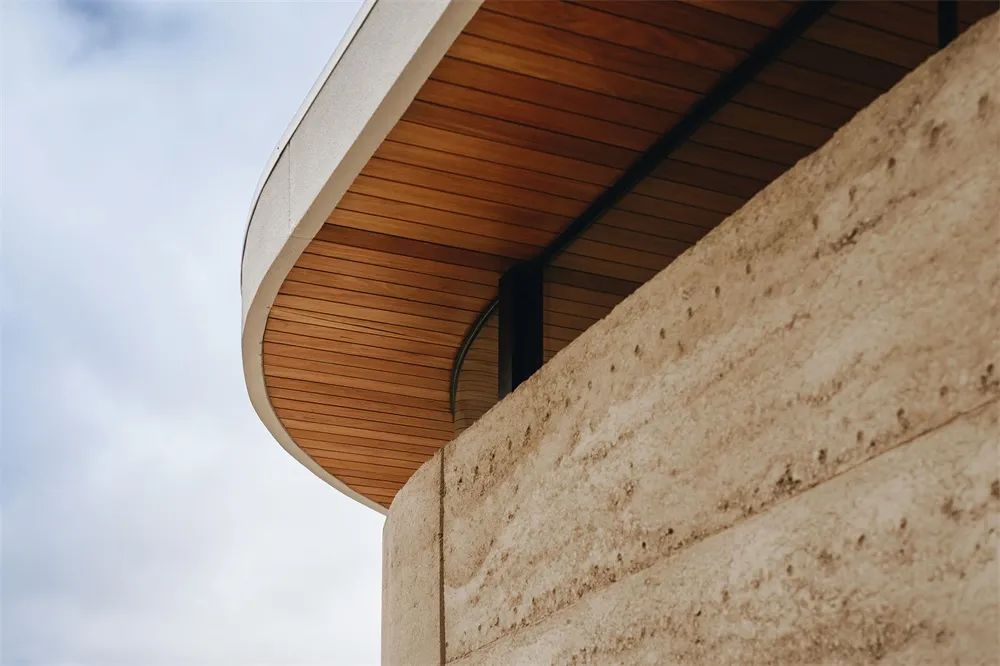 原木、奶油色系+拱形元素，打造極簡浪漫的托斯卡納風住宅 家居 第16張