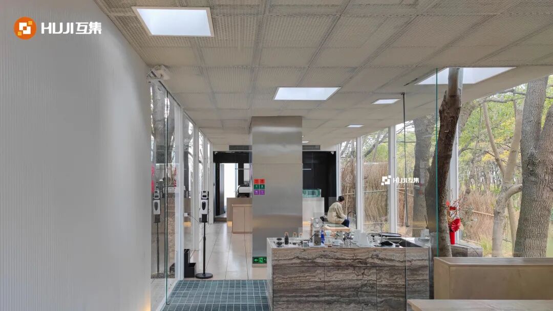 保留野趣，森林里的野空间集装箱咖啡店-HUJI互集