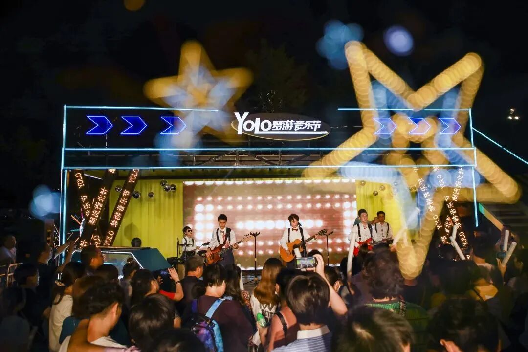 不仅实现变装升级,还联动了跨界live house资源ark酒吧打造日咖夜酒