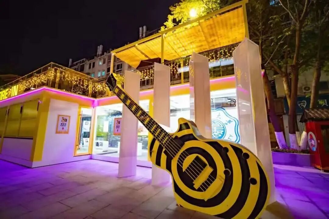 在传统商业街中融入新的血液与活力掀起集装箱潮流文化