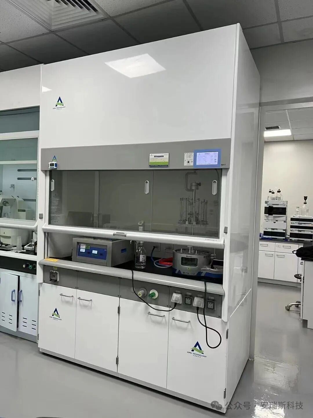 實(shí)驗(yàn)室空氣安全：守護(hù)科研人員的隱形防線(xiàn)