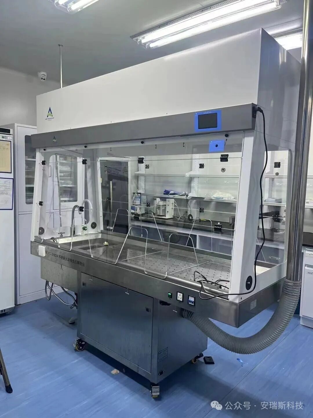 實(shí)驗(yàn)室空氣安全：守護(hù)科研人員的隱形防線(xiàn)