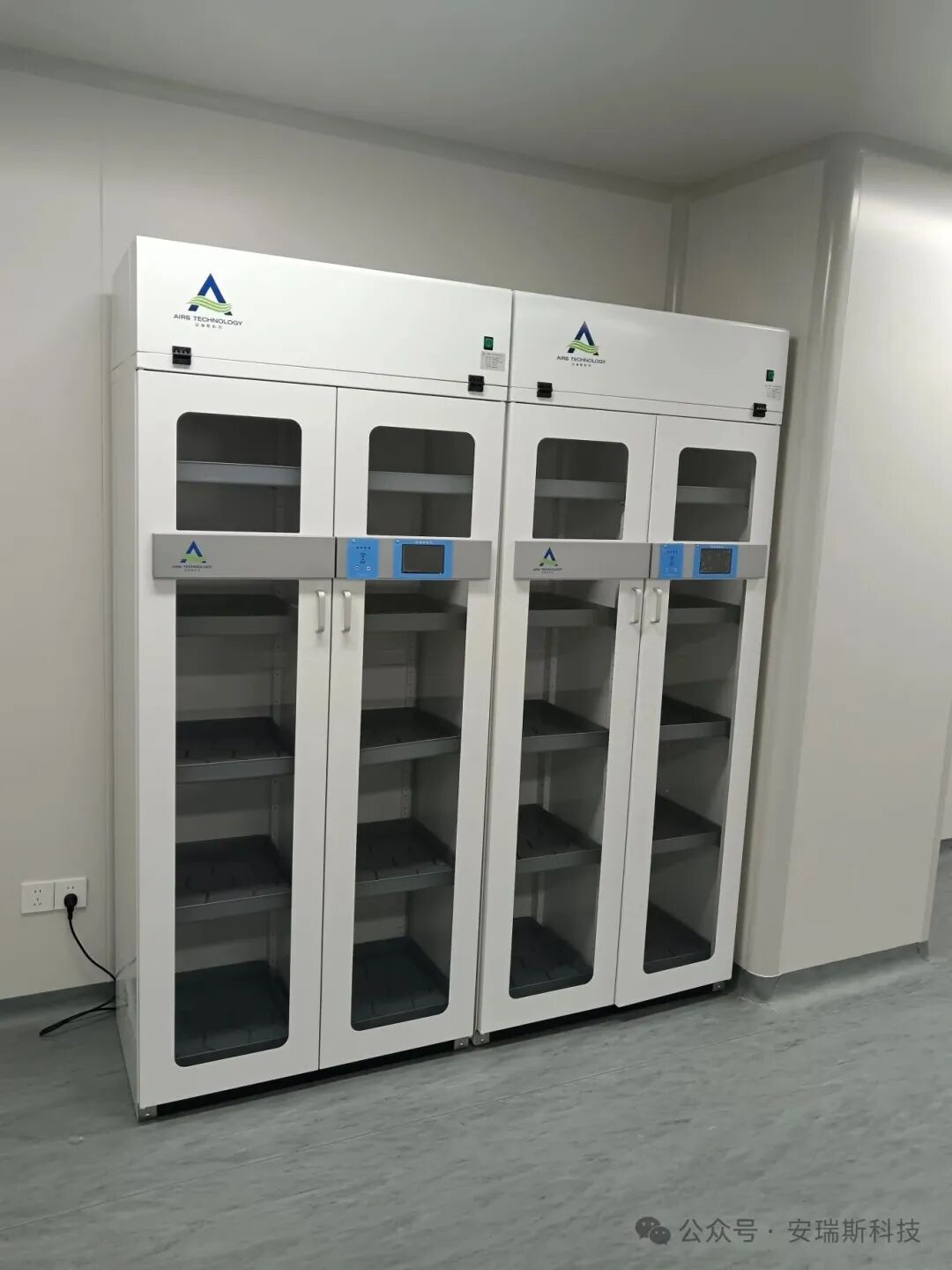 實(shí)驗(yàn)室空氣安全：守護(hù)科研人員的隱形防線(xiàn)