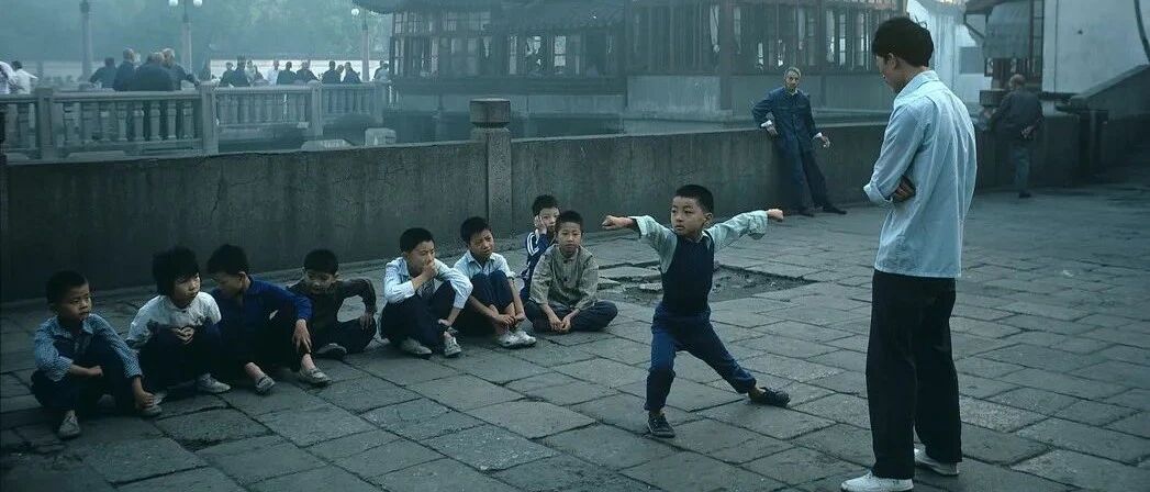 40年前拍下中国珍贵影像，每一张都太真实，网友：我的家乡曾是这样？