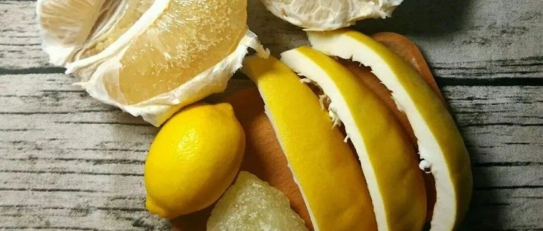 柚子买尖的还是买圆的？很多人都选错了，这样的柚子才皮薄肉多！