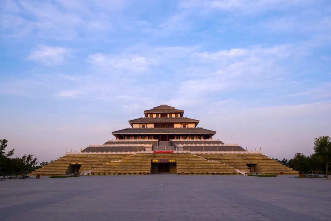 经过数代的积累,周王朝终于在周武王的率领下,给穷途末路的殷商王朝