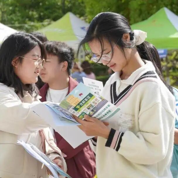 党建引领促就业 财商筑梦启新程：财经商贸学院2026届毕业生专场招聘会圆满举行！ 第 4 张