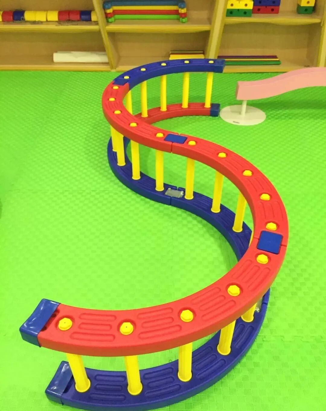 器械区有什么器械【详解】大滑板、羊角球、蹦床......这些感统器械到底什么用处？_https://www.jmylbn.com_新闻资讯_第19张