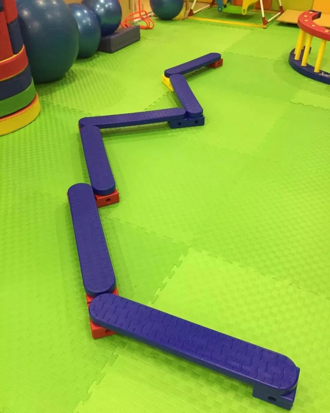 器械区有什么器械【详解】平衡木、羊角球、大滑板......这些感统器械都有什么用？_https://www.jmylbn.com_新闻资讯_第15张
