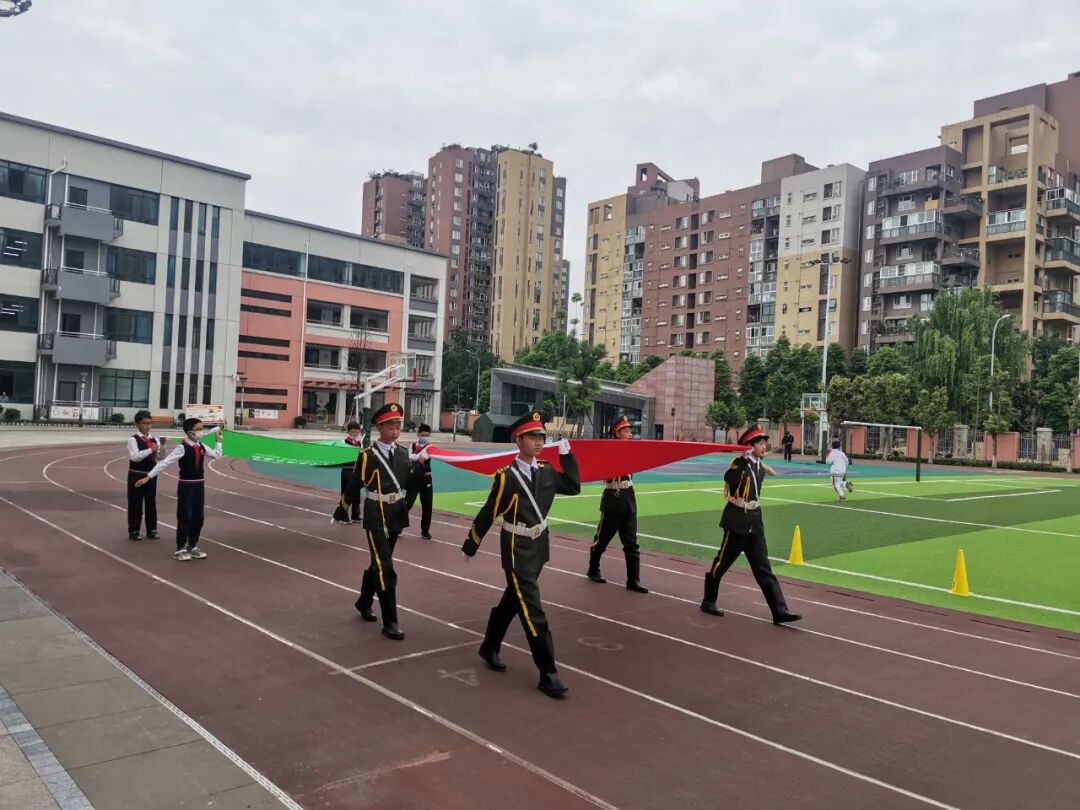 少年壮志,燃爱国雄魂——记树德小学国旗护卫队训练 - 成都市树德小学