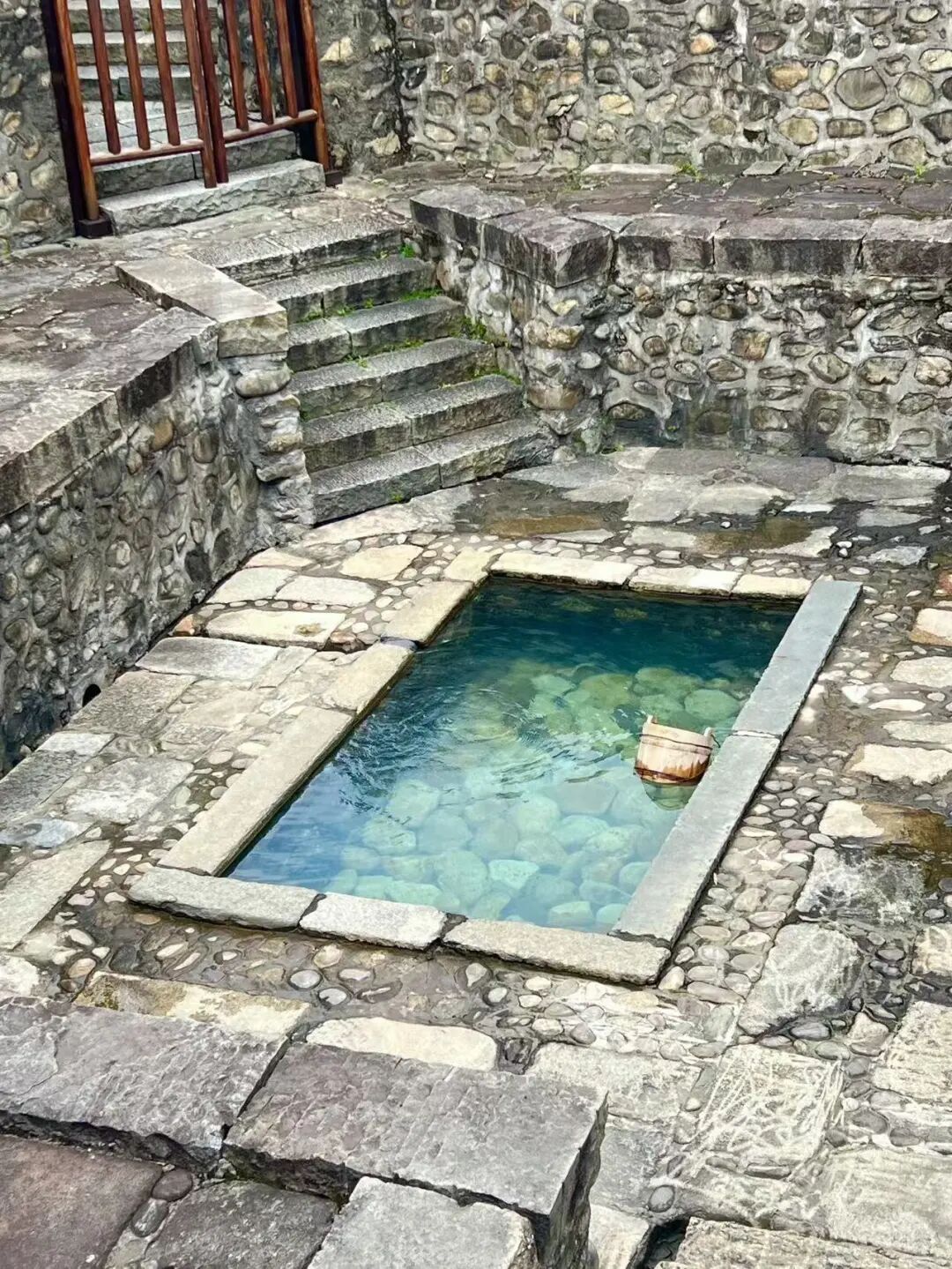 高铁直达，挖到了和昆明齐名的“春城”，4元一碗粉，泡汤江西一绝，安逸又便宜！