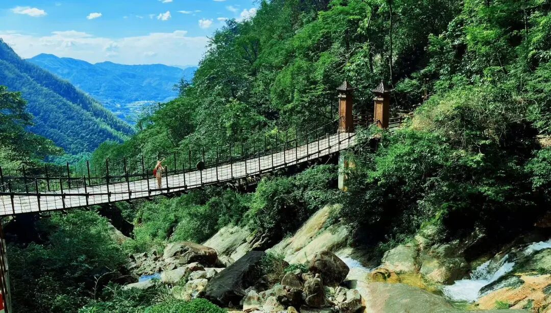 高铁直达，挖到了和昆明齐名的“春城”，4元一碗粉，泡汤江西一绝，安逸又便宜！