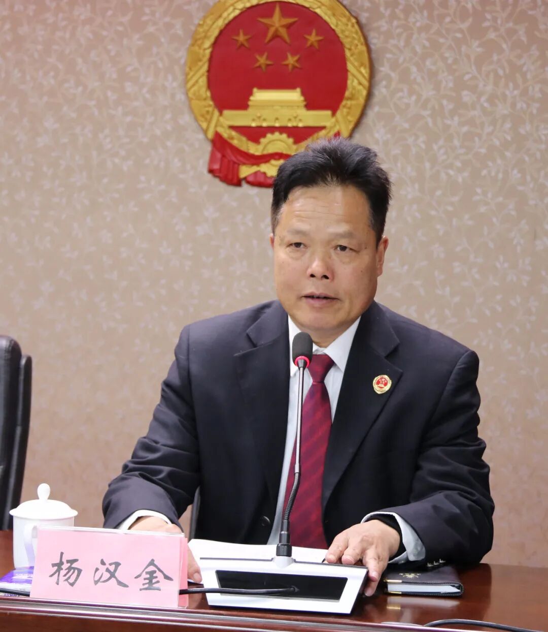 为确保新一年各项工作及时顺利开展,杨汉金检察长提出四个具体要求:一