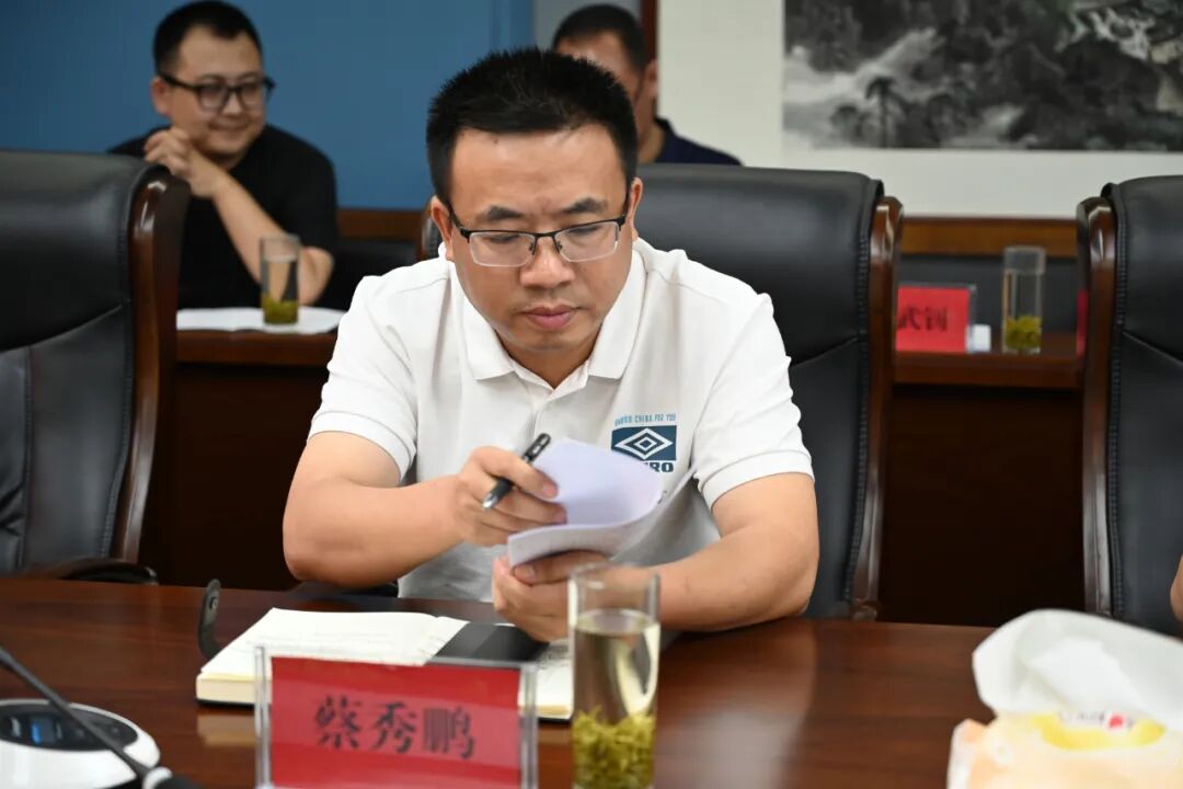 刚进新公司遇到的困难_都匀一中_某同志入党群众座谈会