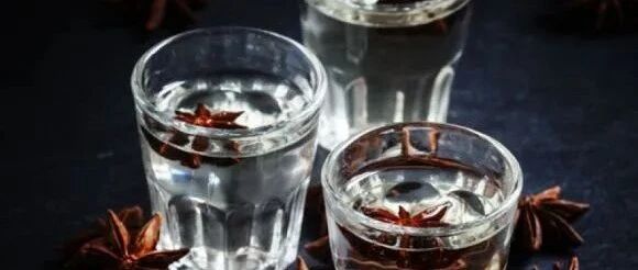 崩了！白酒板块上演跌停潮，市值一天蒸发逾3000亿！真摔还是假摔？