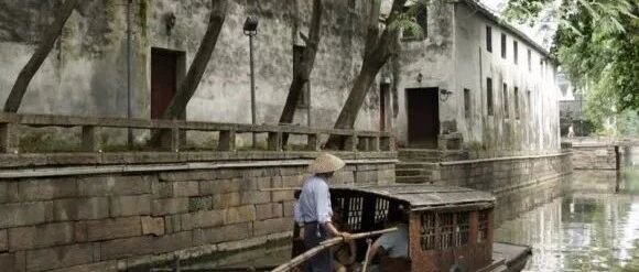 “小长假”预计2.65亿人次在路上!旅游市场全面爆发，出行人次超2019年同期