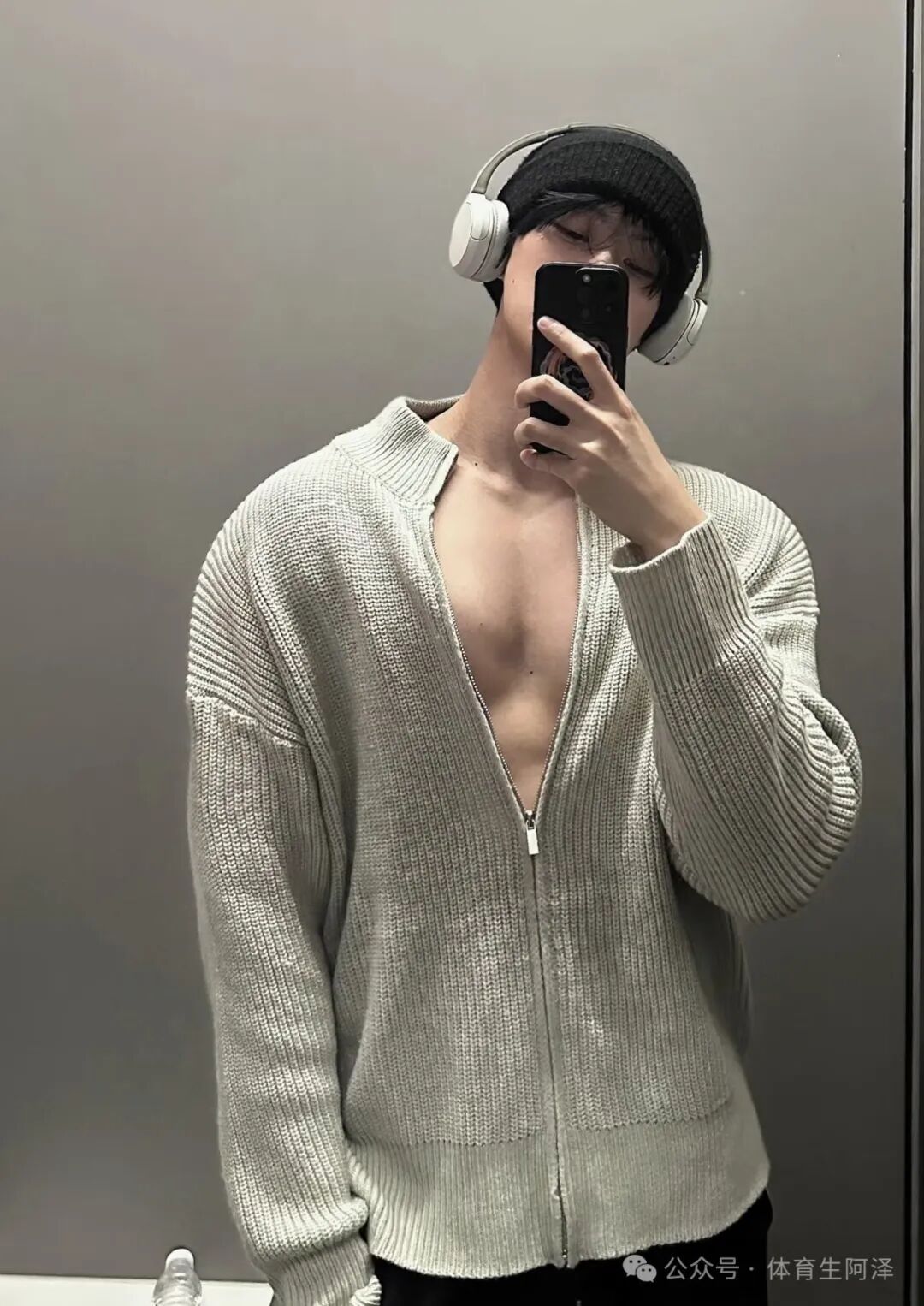 190帅气直男约榜一大哥线下吃法，结果被富婆发现，富婆痛斥忘本.....