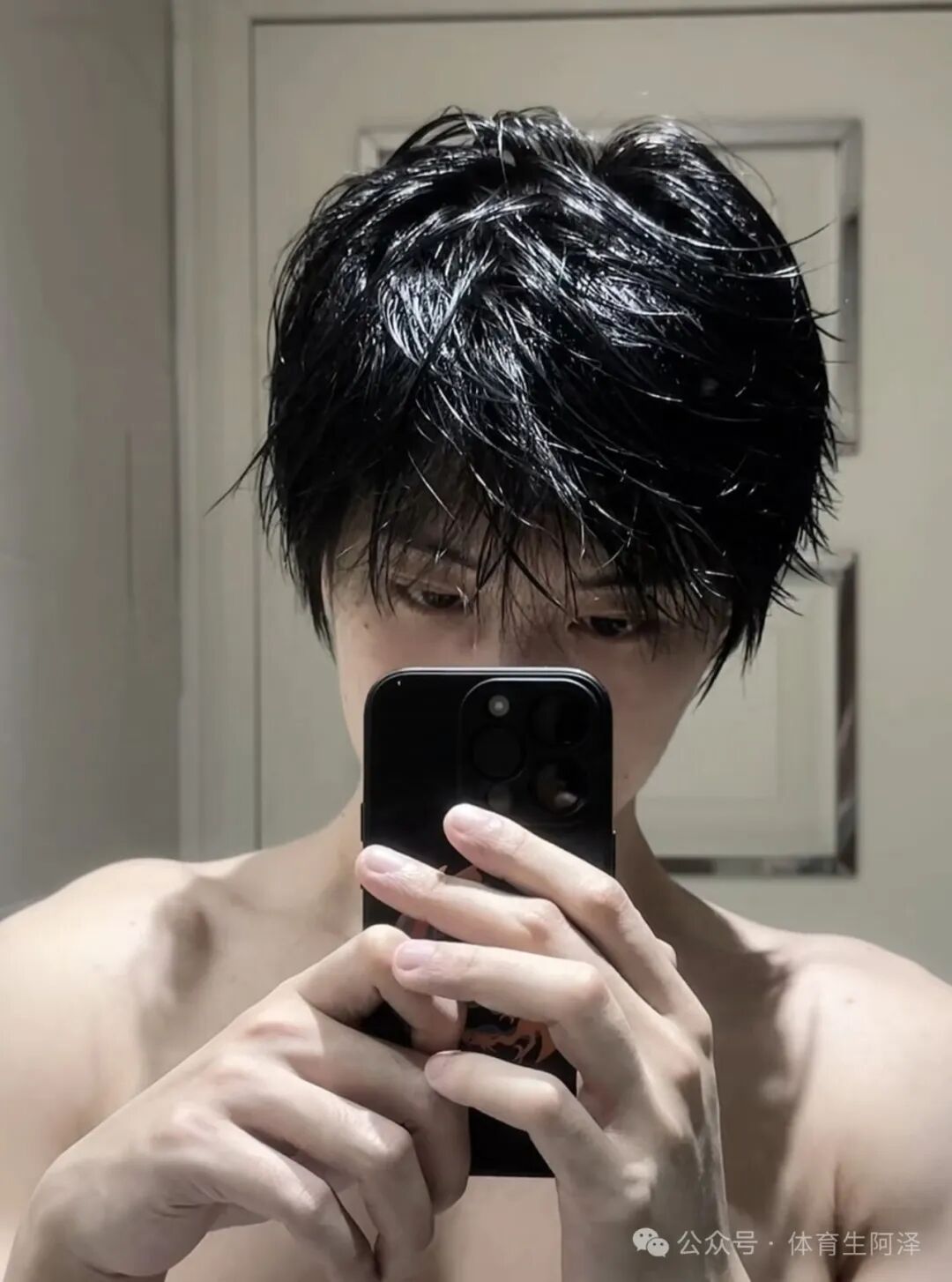 190帅气直男约榜一大哥线下吃法，结果被富婆发现，富婆痛斥忘本.....