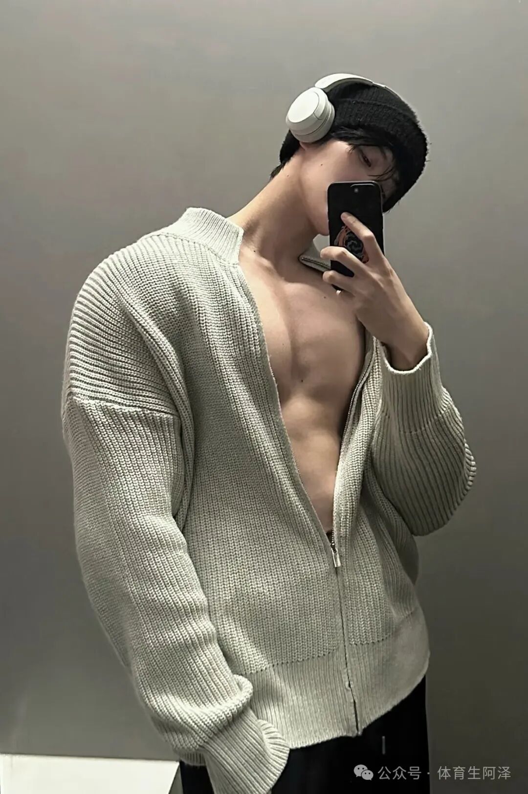 190帅气直男约榜一大哥线下吃法，结果被富婆发现，富婆痛斥忘本.....