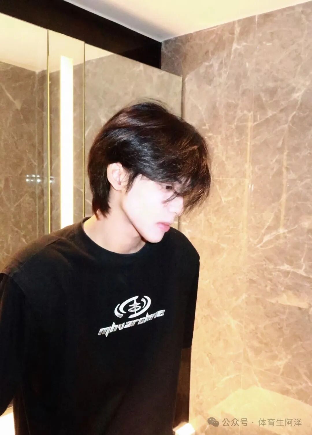 神似宋威龙，浙江肌肉校草因一张照片爆火网络......