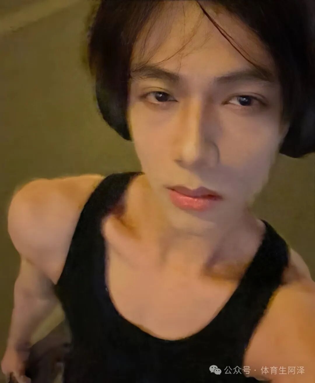 神似宋威龙，浙江肌肉校草因一张照片爆火网络......