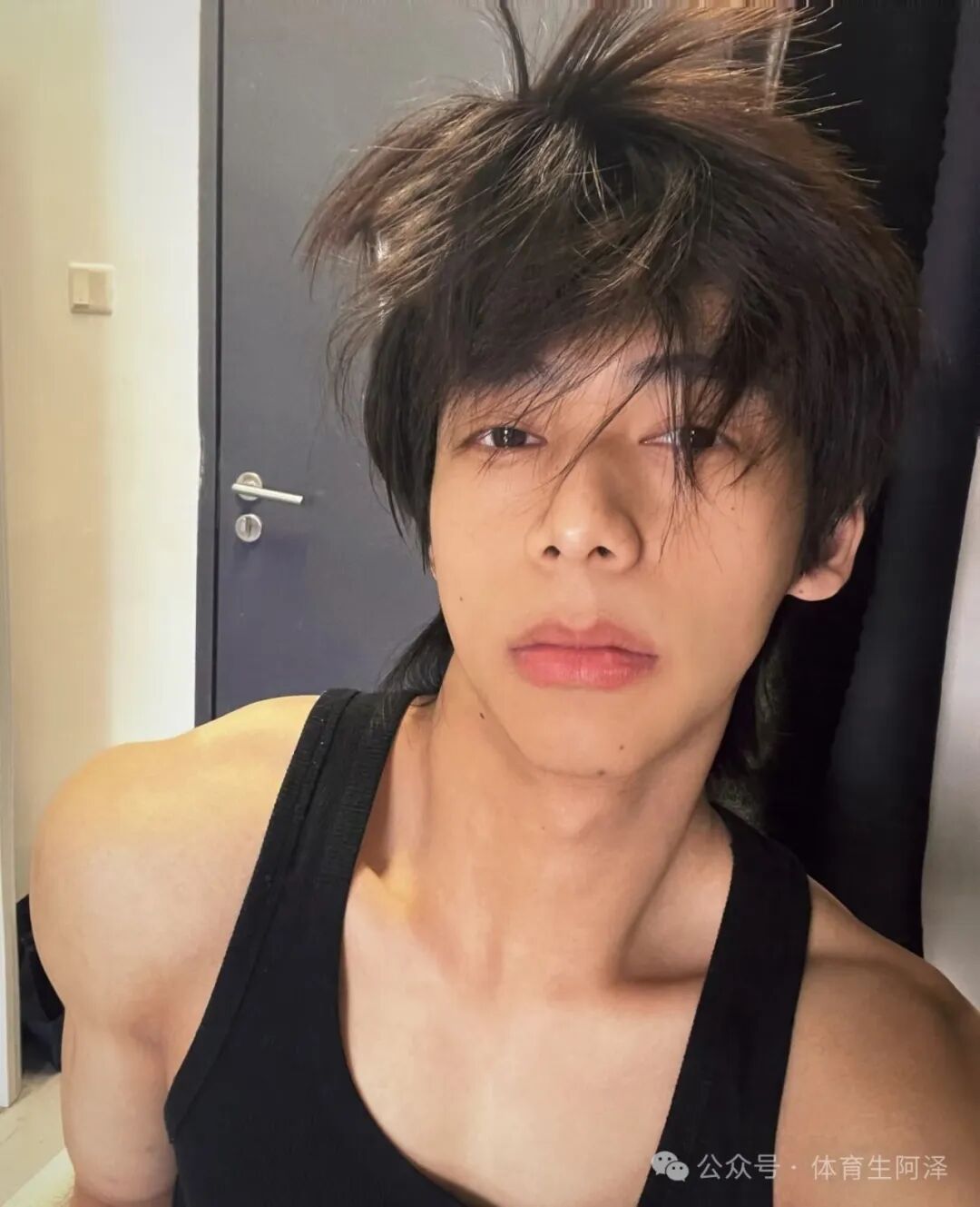 神似宋威龙，浙江肌肉校草因一张照片爆火网络......