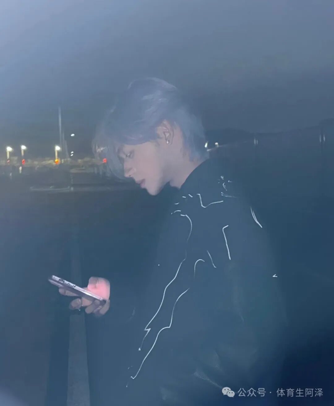 神似宋威龙，浙江肌肉校草因一张照片爆火网络......