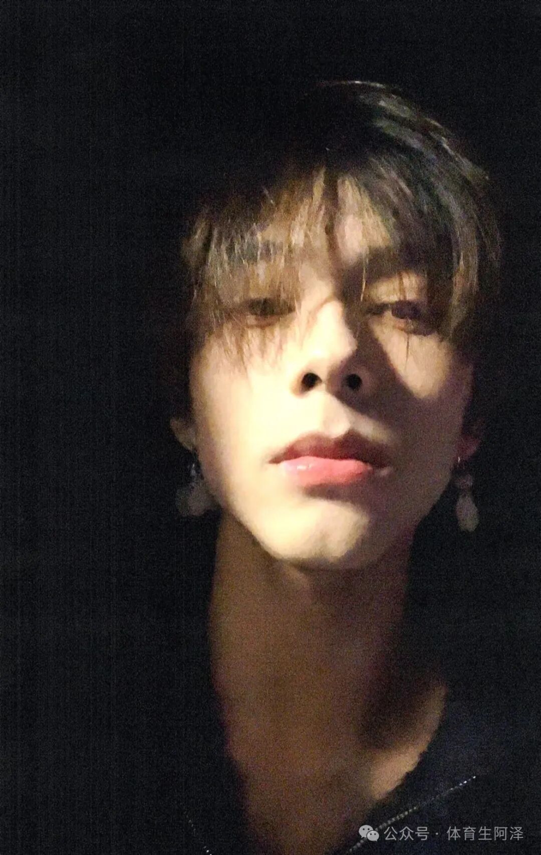 神似宋威龙，浙江肌肉校草因一张照片爆火网络......