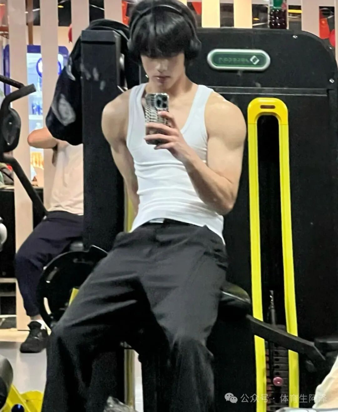 神似宋威龙，浙江肌肉校草因一张照片爆火网络......