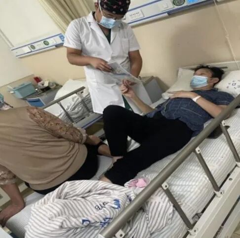 无影灯有什么特点一科一品一特色丨山东医专附属医院（临沂市老年病医院） 手术室：无影灯下暖如春_https://www.jmylbn.com_新闻资讯_第4张