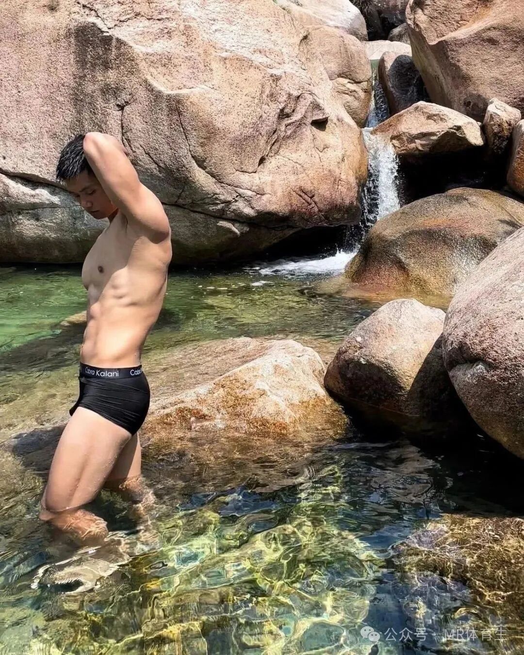 185CM山东肌肉汉子宽肩窄腰身材，又高又壮