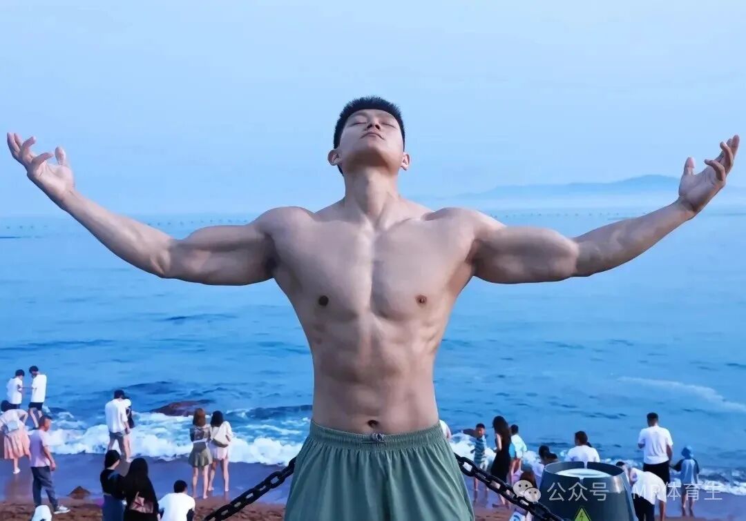 185CM山东肌肉汉子宽肩窄腰身材，又高又壮