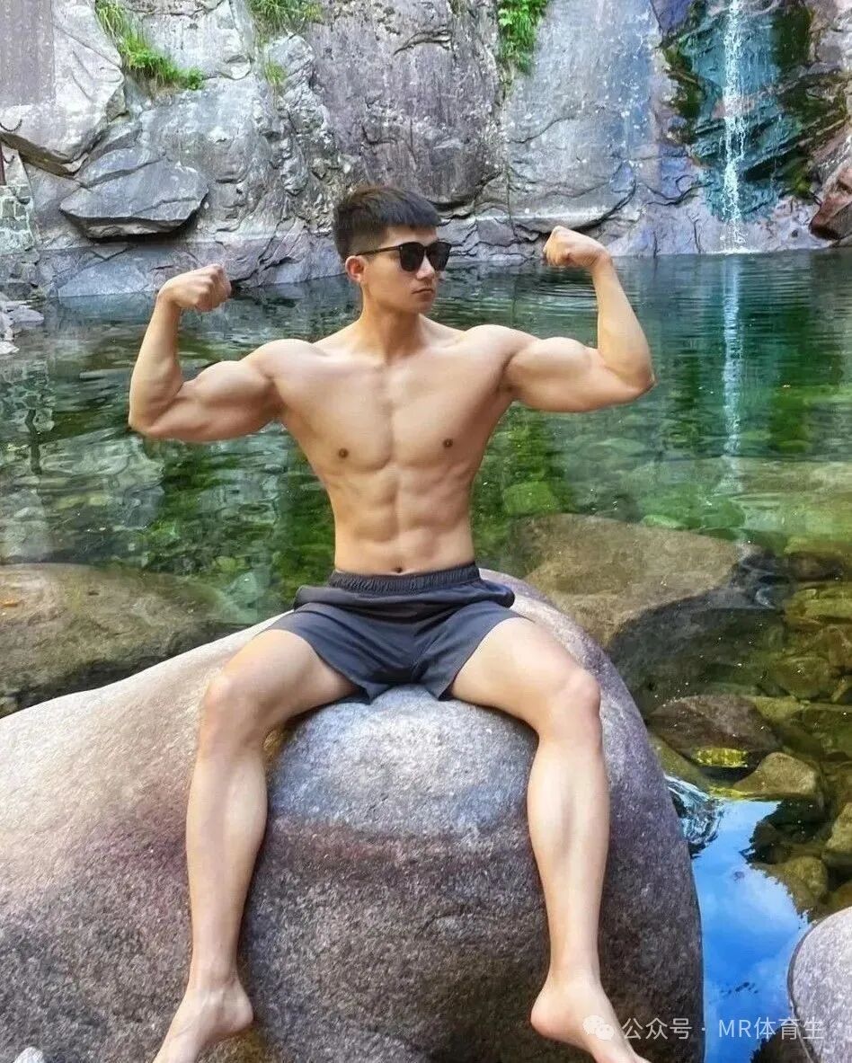 185CM山东肌肉汉子宽肩窄腰身材，又高又壮