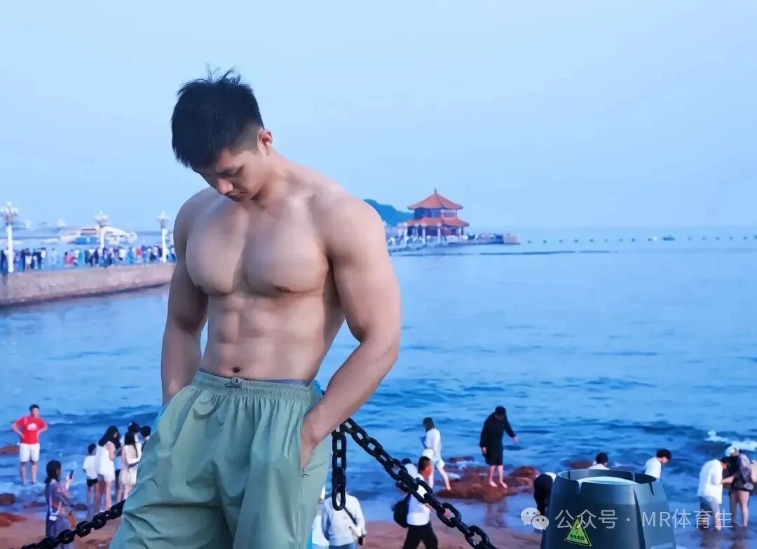 185CM山东肌肉汉子宽肩窄腰身材，又高又壮