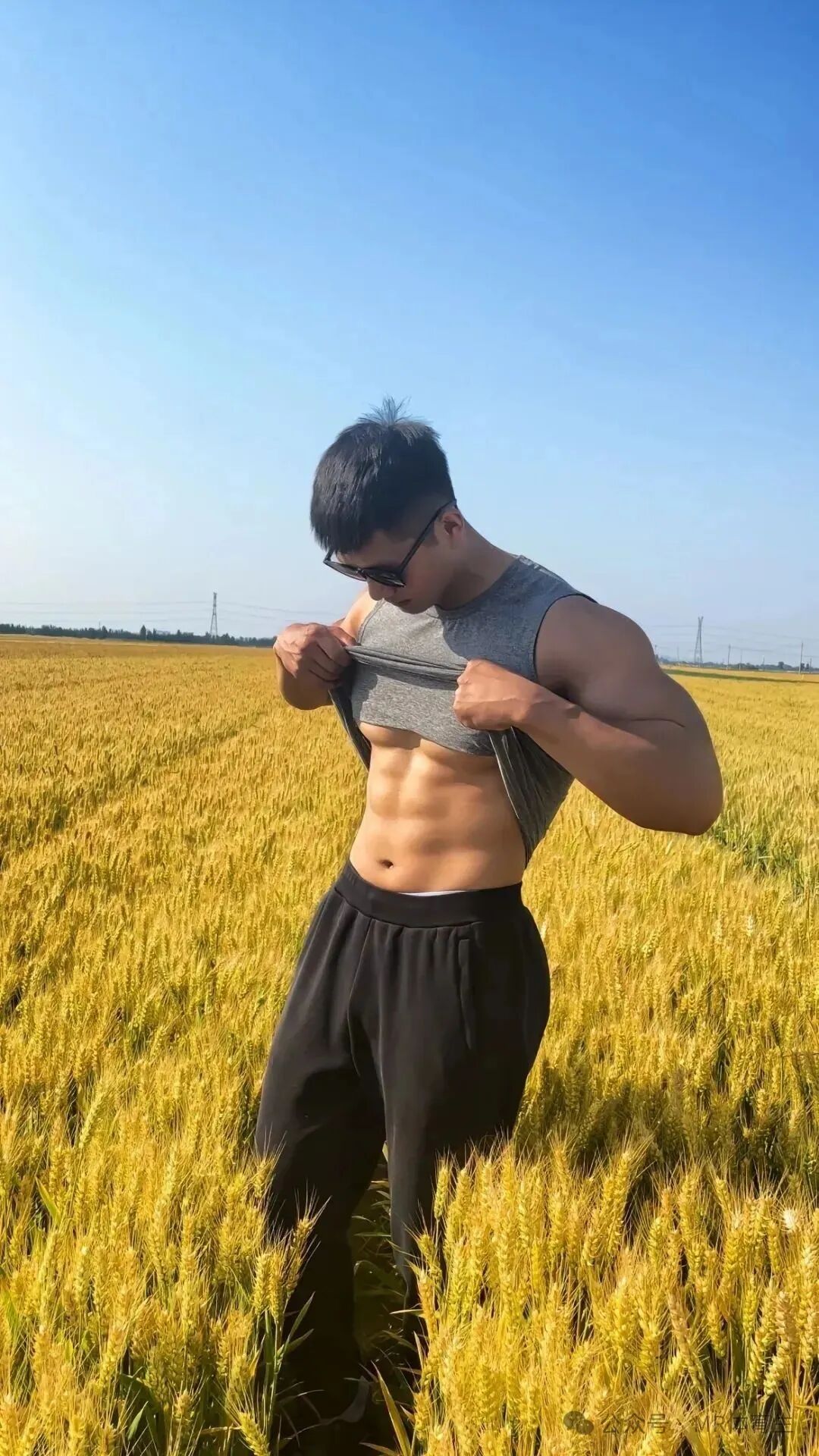 185CM山东肌肉汉子宽肩窄腰身材，又高又壮