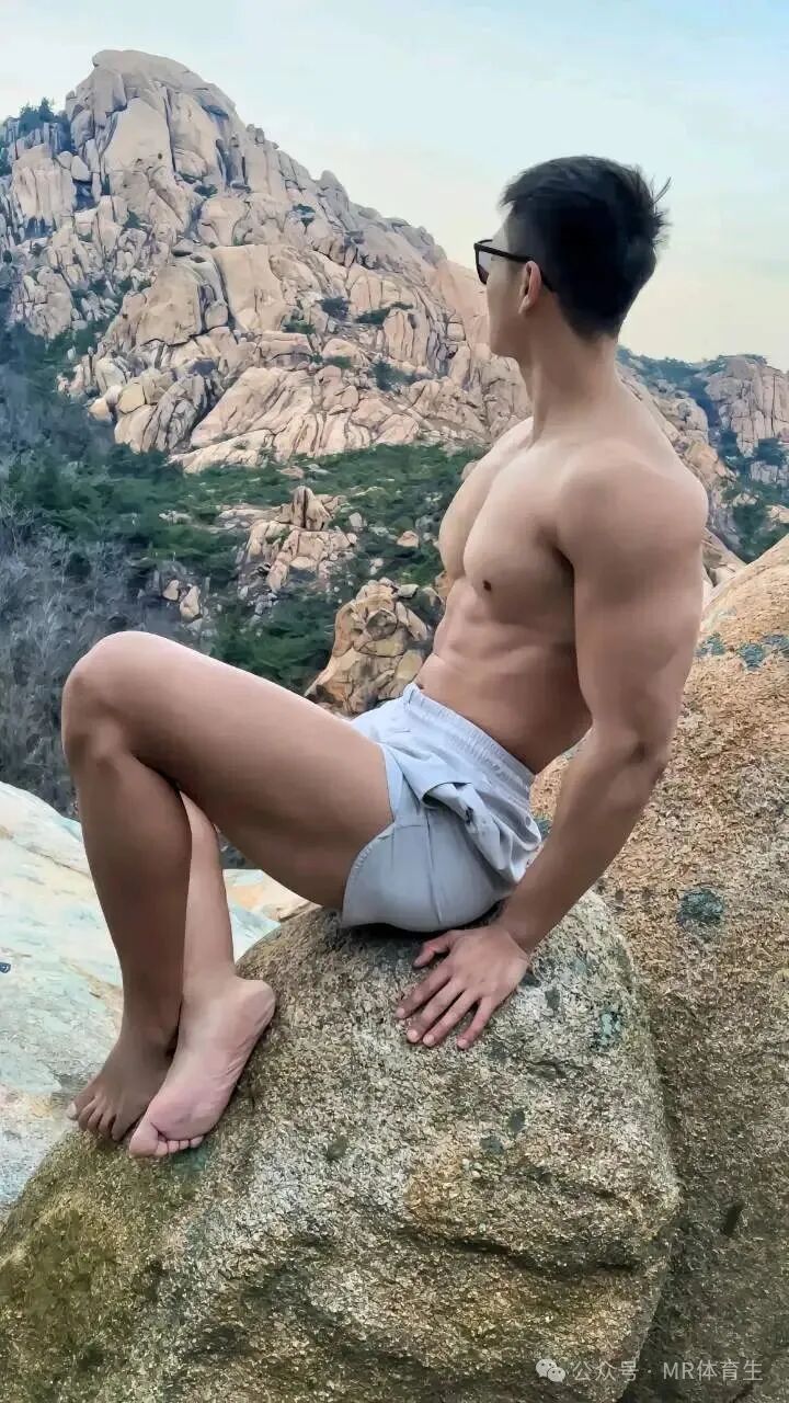 185CM山东肌肉汉子宽肩窄腰身材，又高又壮