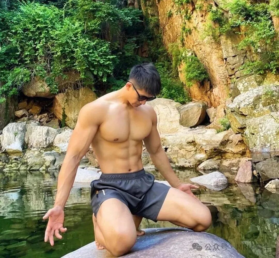 185CM山东肌肉汉子宽肩窄腰身材，又高又壮