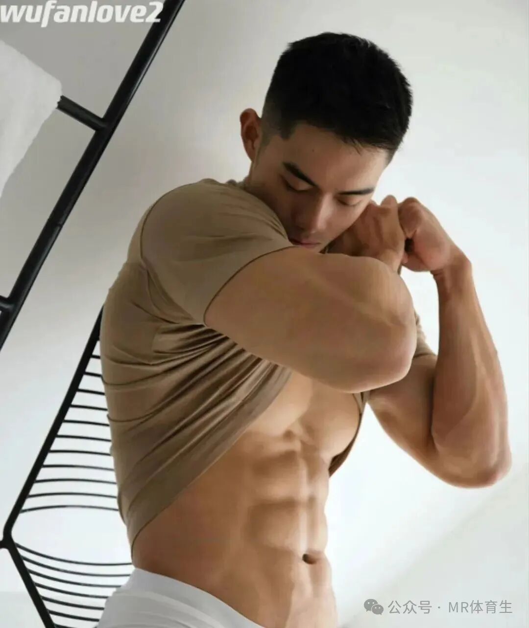 191cm上海肌肉男教练，荷尔蒙拉满，极品腱子肉身材也太野了