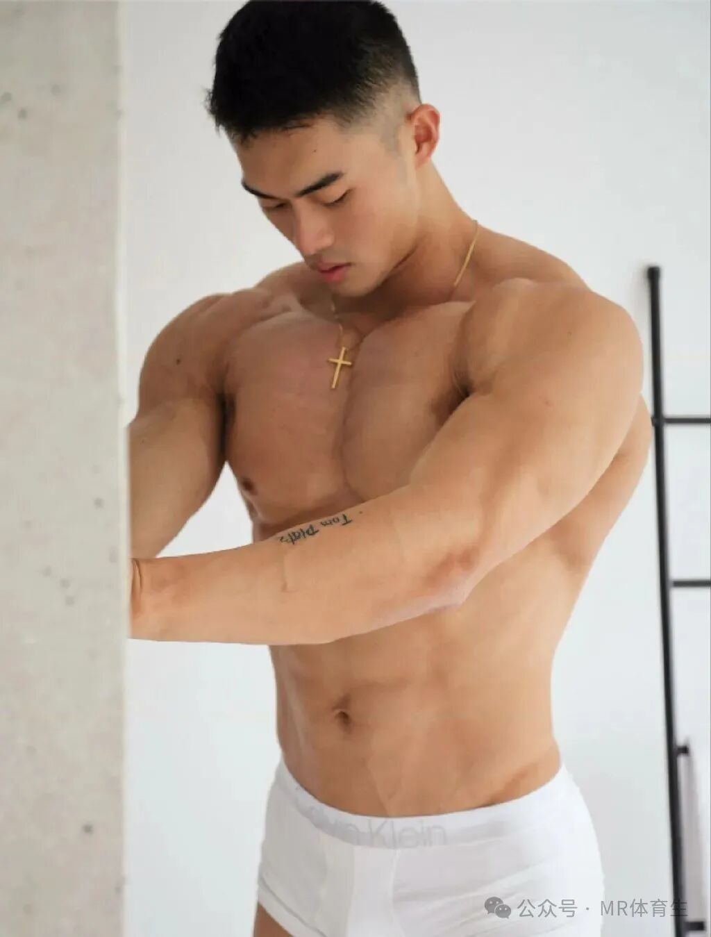 191cm上海肌肉男教练，荷尔蒙拉满，极品腱子肉身材也太野了