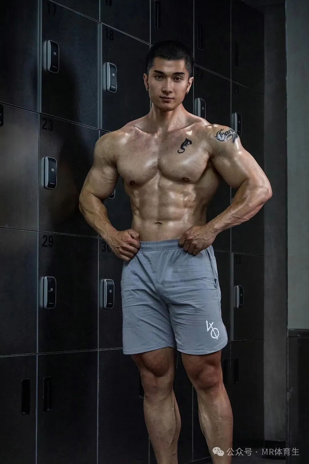 24岁广州巨无霸健身私教，壮硕野性，这身肌肉简直绝了