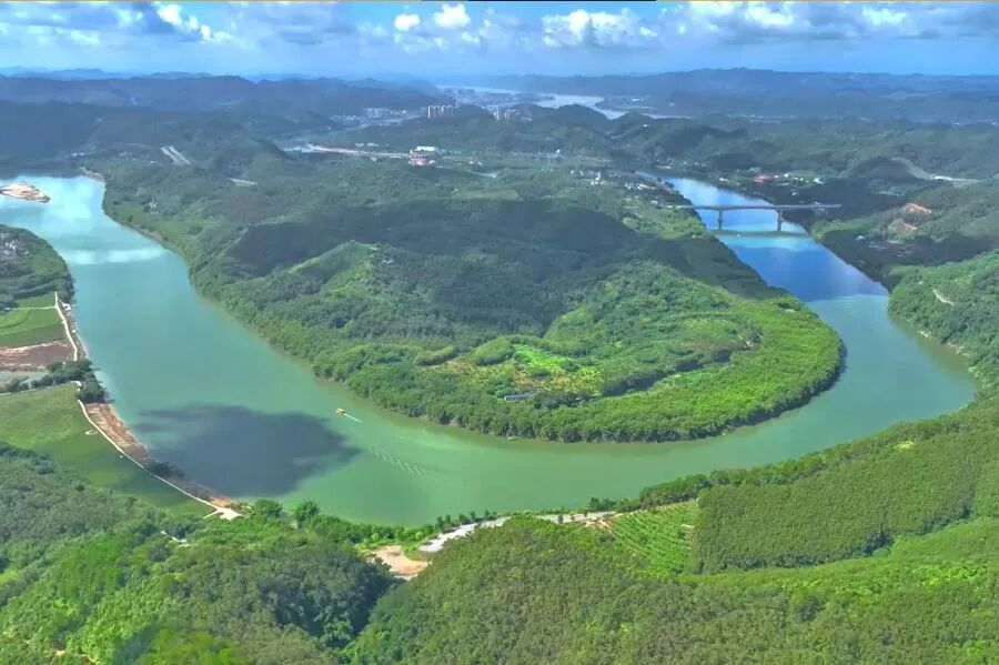 “几字湾”贺江碧道画廊，图源封开县委宣传部