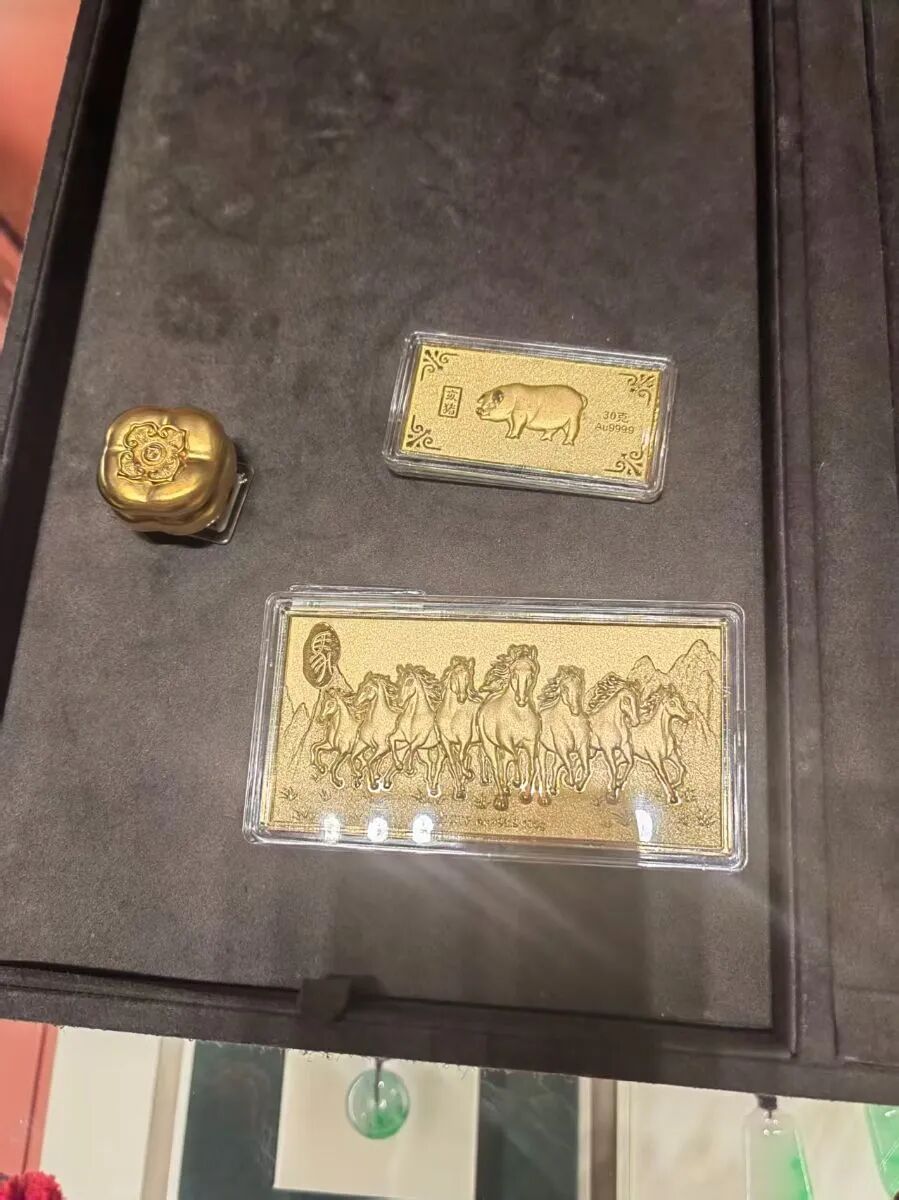 周大福金条。魏彤/摄