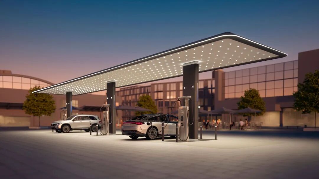 三款新车上市，超充上线！奔驰展示“新星向蓉”的决心