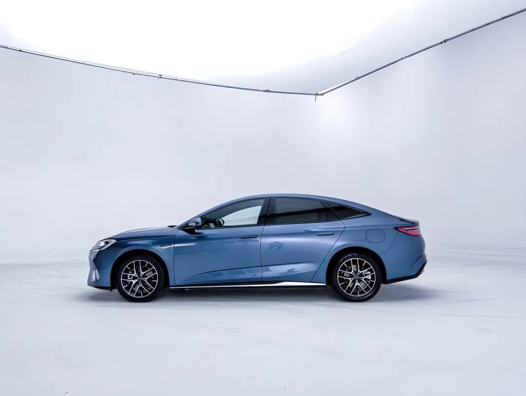 实拍丨比亚迪海豹DM-i，奔驰设计腾势车机，能否搅动B级车天下？