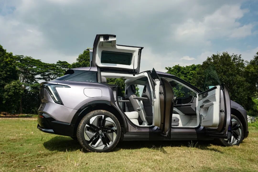 试驾丨狠狠捏住男孩心思的“大玩具”，高合HiPhi Y不止是酷！