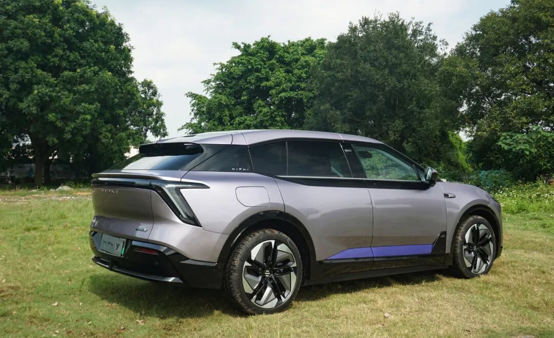 试驾丨狠狠捏住男孩心思的“大玩具”，高合HiPhi Y不止是酷！