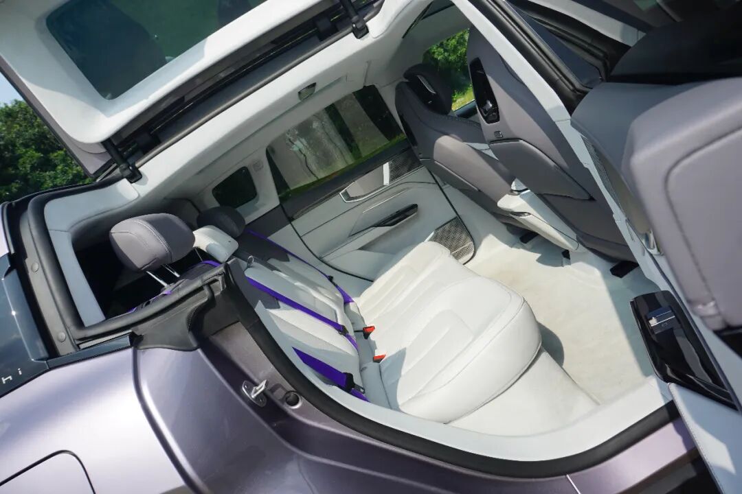 试驾丨狠狠捏住男孩心思的“大玩具”，高合HiPhi Y不止是酷！