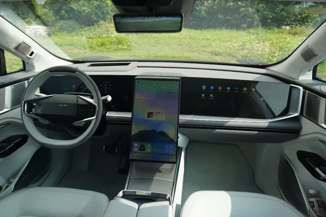 试驾丨狠狠捏住男孩心思的“大玩具”，高合HiPhi Y不止是酷！